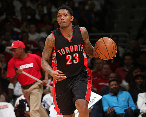 杜兰特关键中投命中，全场欢呼（杜兰特关键时刻中投命中，引爆全场）