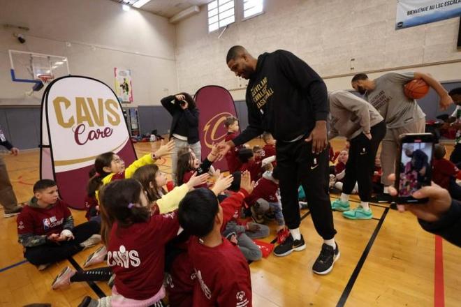 瓦基弗银行女排新赛季冲欧冠决赛主帅：很幸运能拥有博斯科维奇（瓦基弗银行女排新季剑指欧冠决赛 主帅：拥有博斯科维奇是我们的幸运）