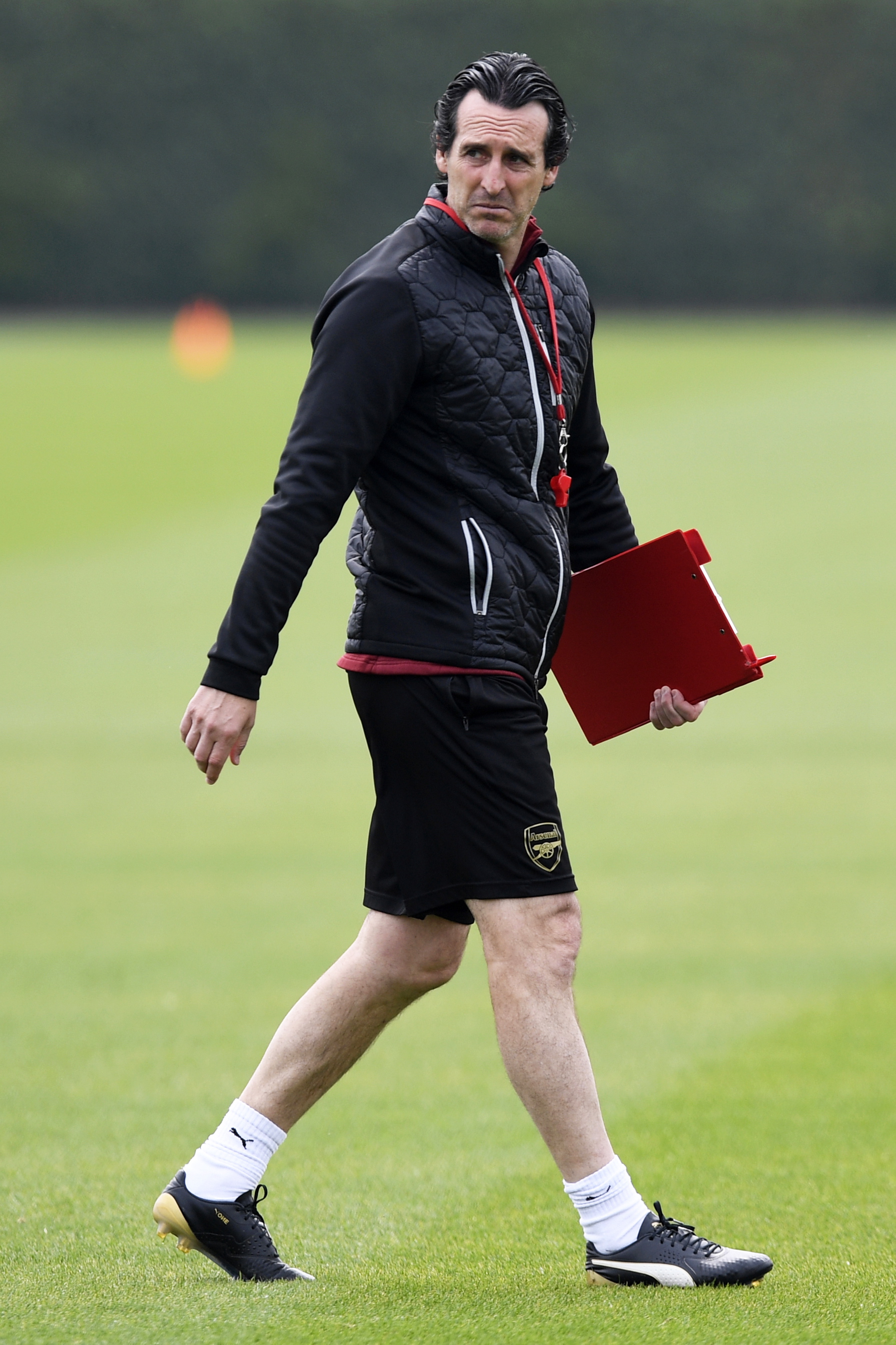 摩根：梅西最近也做了类似的肘击动作，却没人采取任何行动（摩根质疑：梅西近日也有类似肘击动作，却未见任何处理）